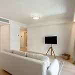 Modern With Balcony And Pool Ii By Homing Daire Lisboa