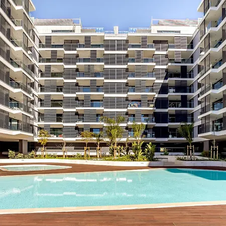 Modern With Balcony And Pool Ii By Homing Apartment Lisbon