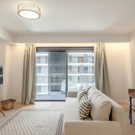 Modern With Balcony And Pool Ii By Homing * Lisbon