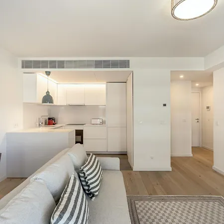 Modern With Balcony And Pool Ii By Homing Appartement