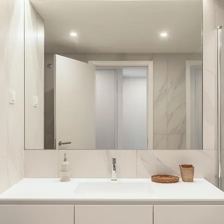 Modern With Balcony And Pool Ii By Homing Lisboa