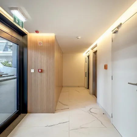 Modern With Balcony And Pool Ii By Homing Lisboa