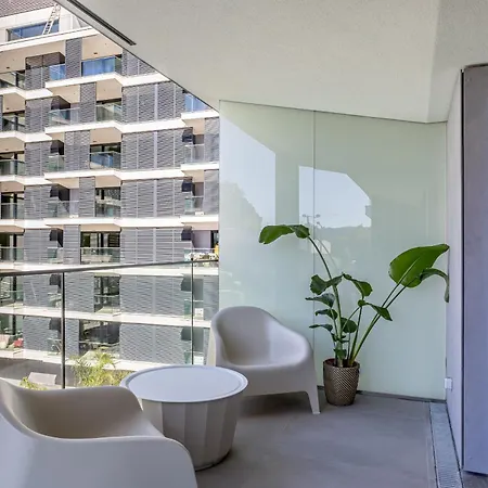 Modern With Balcony And Pool Ii By Homing Appartement