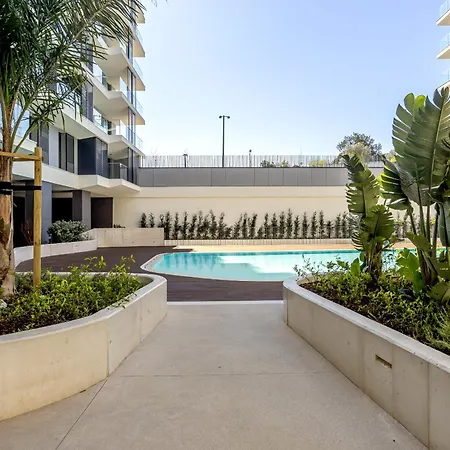 Modern With Balcony And Pool Ii By Homing شقة *