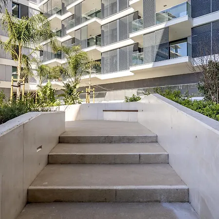 Apartment Modern With Balcony And Pool Ii By Homing Lisbon
